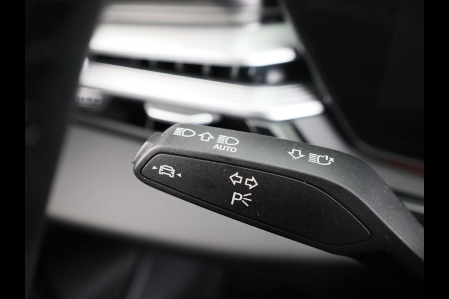 Audi A6 Avant S edition e-hybrid 220 kW / 299 PK Avant 7 versn. | Techniekpakket plus | MMi experience pro | Elektrische stoelen | Privacy glas |