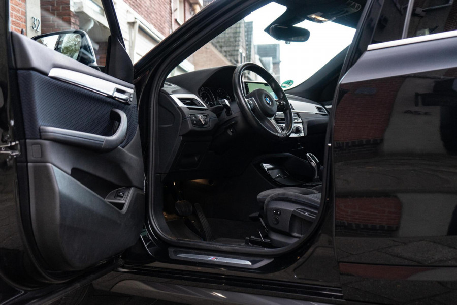 BMW X2 sDrive20i High Executive M-Sport Pano / HUD / Cruise