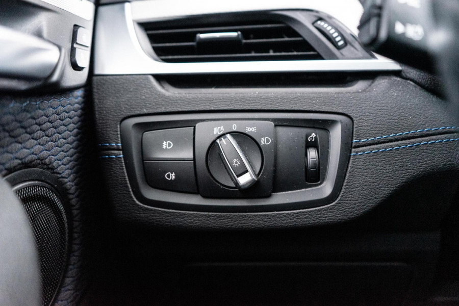 BMW X2 sDrive20i High Executive M-Sport Pano / HUD / Cruise