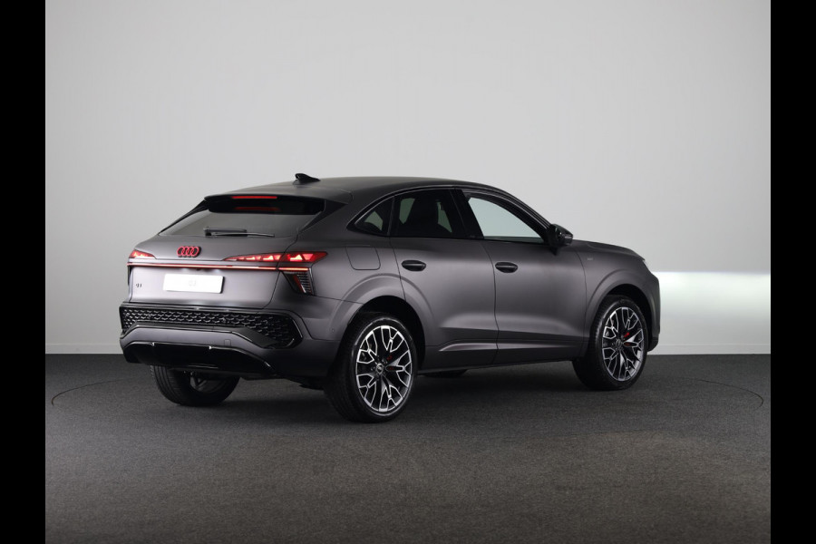 Audi Q3 Sportback S edition e-hybrid 200 kW / 272 PK Sportback | Techniekpakket pro | OLED achterlichten | 20'' velgen | Matrix LED koplampen |