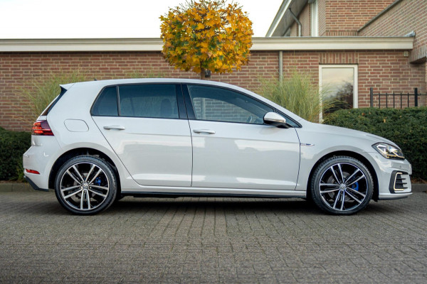 Volkswagen Golf 1.4 GTE PHEV 204 PK Adaptive Virtual Cockpit Camera Keyless 18''
