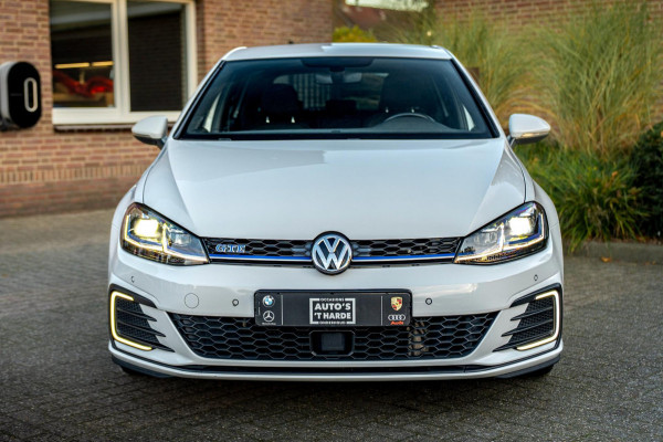 Volkswagen Golf 1.4 GTE PHEV 204 PK Adaptive Virtual Cockpit Camera Keyless 18''