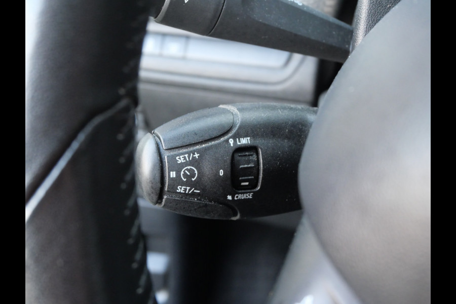 Peugeot 2008 1.2 PURETECH BLUE LION | PANO | CARPLAY | NAVIGATIE | 110 PK | NL-AUTO!!