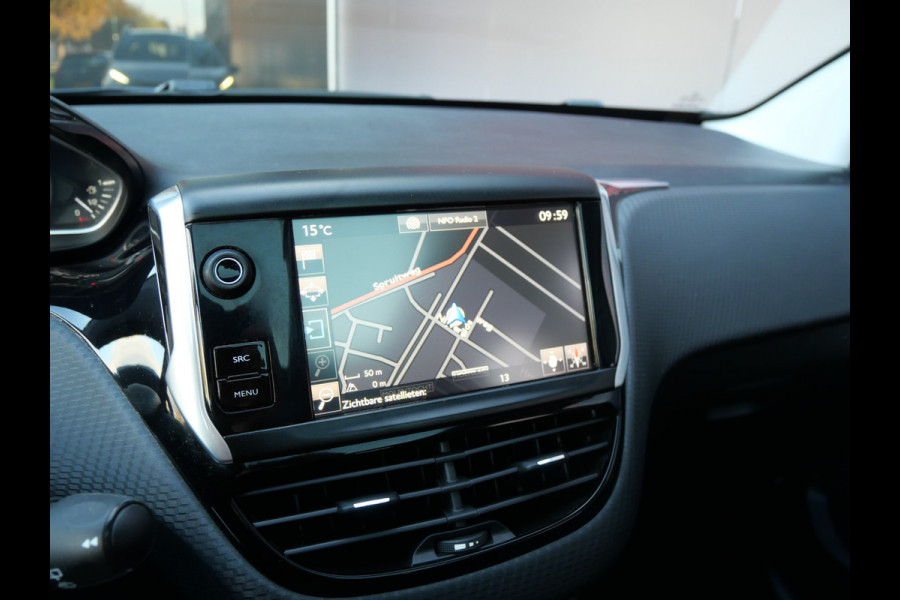 Peugeot 2008 1.2 PURETECH BLUE LION | PANO | CARPLAY | NAVIGATIE | 110 PK | NL-AUTO!!