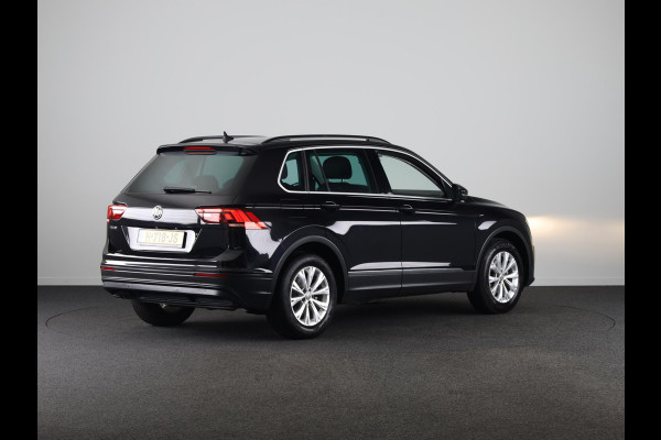 Volkswagen Tiguan 1.5 TSI ACT Comfortline Automaat (DSG) | Navigatie | Parkeersensoren | Adaptieve cruise control | Carplay |