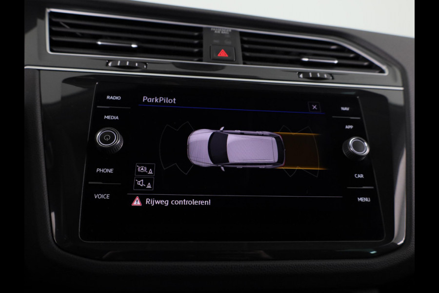 Volkswagen Tiguan 1.5 TSI ACT Comfortline Automaat (DSG) | Navigatie | Parkeersensoren | Adaptieve cruise control | Carplay |