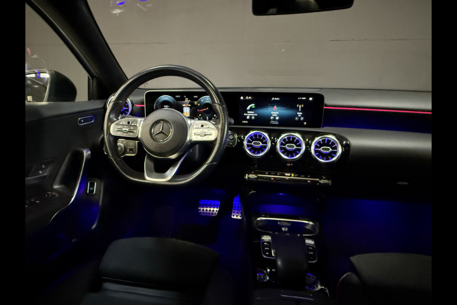 Mercedes-Benz A-Klasse 220 4MATIC Premium | Panoramadak | Sfeerverlichting | Camera