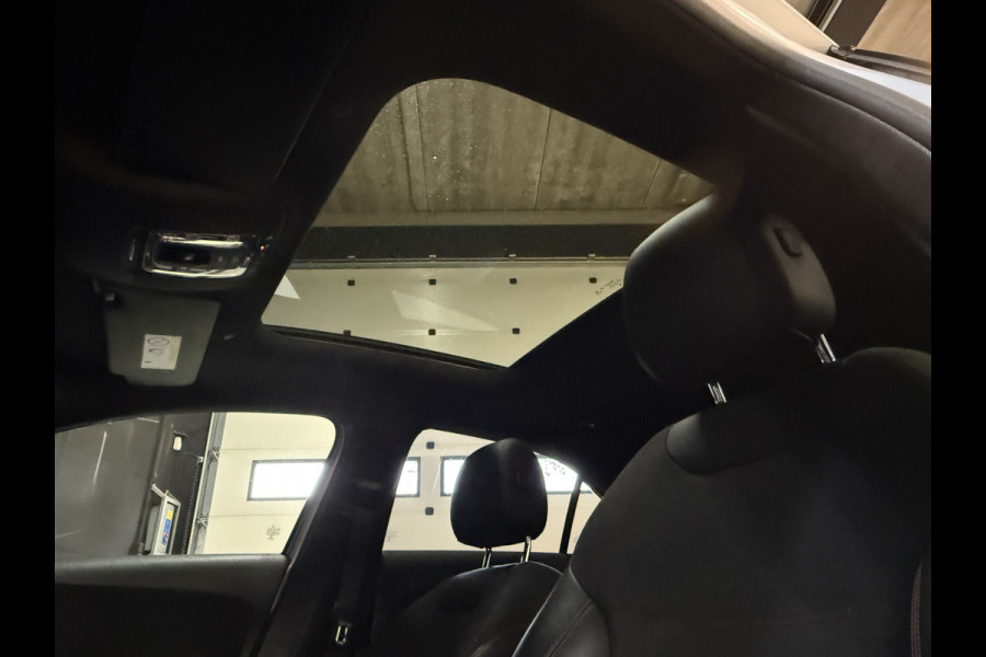 Mercedes-Benz A-Klasse 220 4MATIC Premium | Panoramadak | Sfeerverlichting | Camera