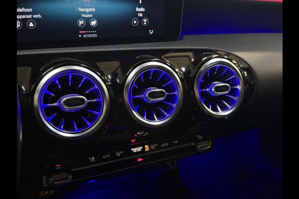 Mercedes-Benz A-Klasse 220 4MATIC Premium | Panoramadak | Sfeerverlichting | Camera