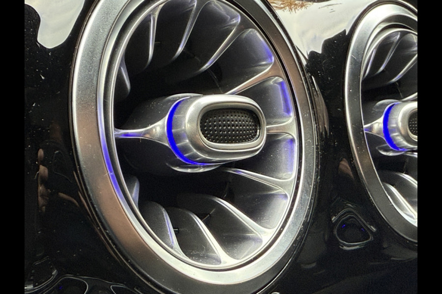 Mercedes-Benz A-Klasse 220 4MATIC Premium | Panoramadak | Sfeerverlichting | Camera