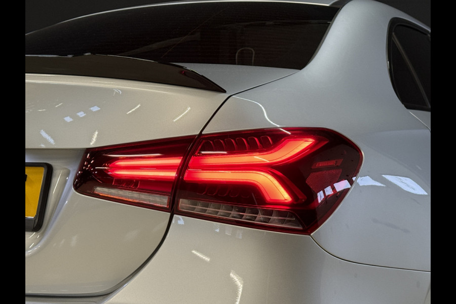 Mercedes-Benz A-Klasse 220 4MATIC Premium | Panoramadak | Sfeerverlichting | Camera
