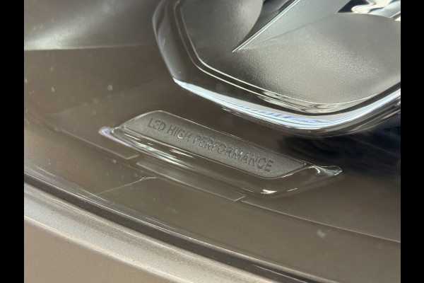 Mercedes-Benz A-Klasse 220 4MATIC Premium | Panoramadak | Sfeerverlichting | Camera