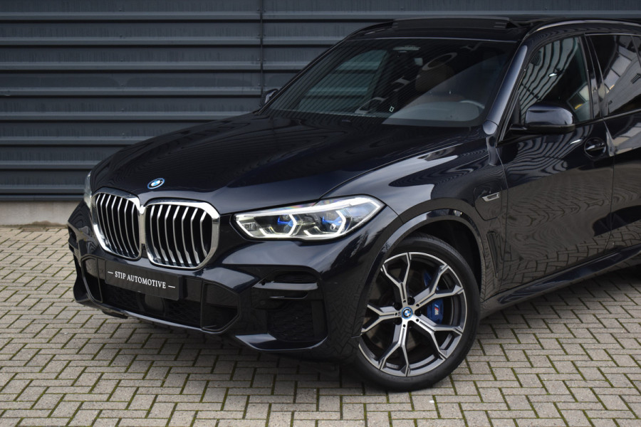 BMW X5 xDrive45e High Executive M Sport | Panoramadak | Laser | ACC | Trekhaak | 21'' Wielen | Luchtvering |