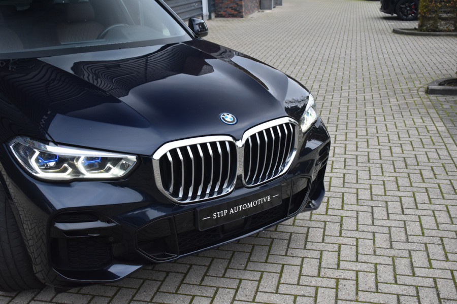 BMW X5 xDrive45e High Executive M Sport | Panoramadak | Laser | ACC | Trekhaak | 21'' Wielen | Luchtvering |