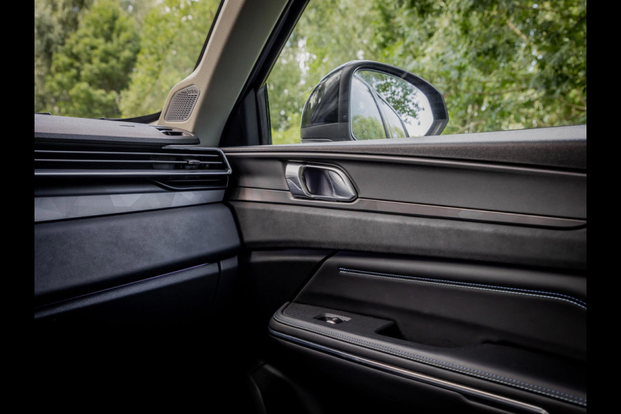 Lynk & Co 01 1.5 Plug-In Hybrid 262pk | Satin Dark Grey | Blacked Out