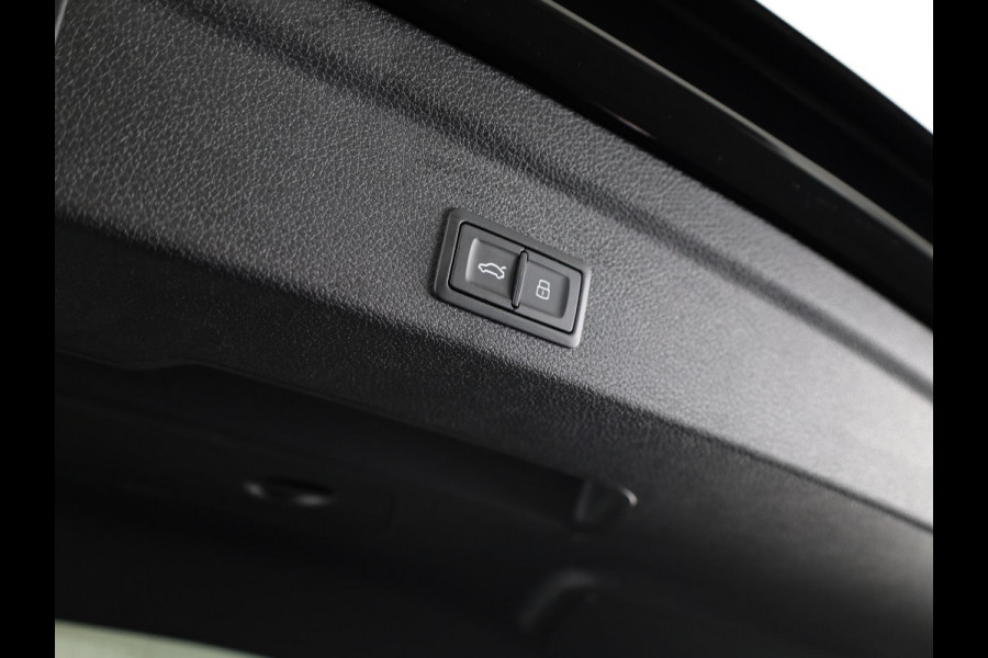 Audi Q3 Sportback 45 TFSI e S Edition 245 pk S-tronic | Navigatie | Panoramadak | Trekhaak (wegklapbaar) | Parkeersensoren | Achteruitrijcamera | Lichtmetalen velgen 20" | S-Line |