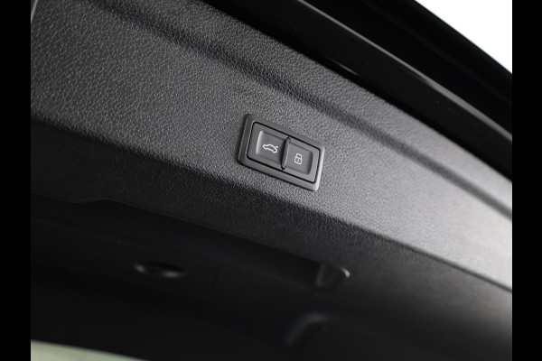 Audi Q3 Sportback 45 TFSI e S Edition 245 pk S-tronic | Navigatie | Panoramadak | Trekhaak (wegklapbaar) | Parkeersensoren | Achteruitrijcamera | Lichtmetalen velgen 20" | S-Line |
