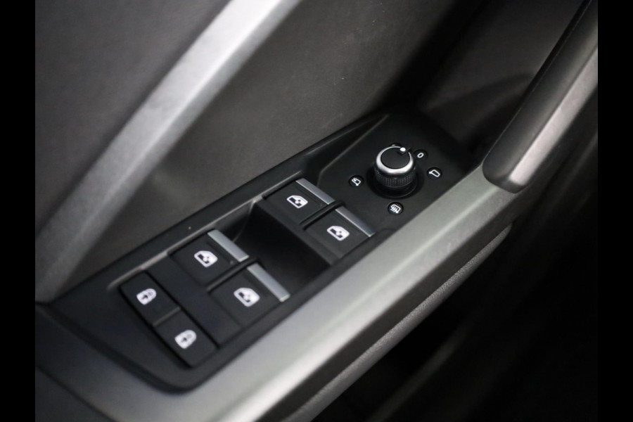 Audi Q3 Sportback 45 TFSI e S Edition 245 pk S-tronic | Navigatie | Panoramadak | Trekhaak (wegklapbaar) | Parkeersensoren | Achteruitrijcamera | Lichtmetalen velgen 20" | S-Line |