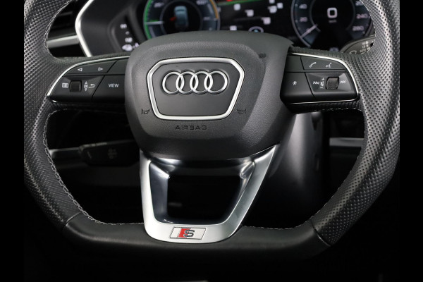Audi Q3 Sportback 45 TFSI e S Edition 245 pk S-tronic | Navigatie | Panoramadak | Trekhaak (wegklapbaar) | Parkeersensoren | Achteruitrijcamera | Lichtmetalen velgen 20" | S-Line |