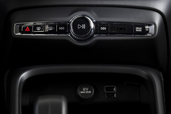 Volvo XC40 1.5 T4 Plug-in hybrid Inscription Expression | Elek. Trekhaak | Dig. Cockpit | Cruise | Stoel-+Stuurverw. | PDC | Camera | NAV + App. Connect | ECC | Elek. Klep | LM 18" | 1561