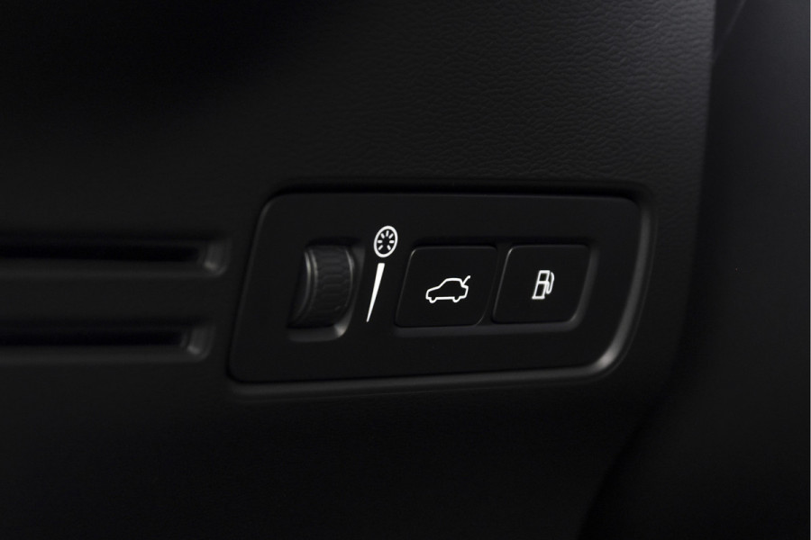 Volvo XC40 1.5 T4 Plug-in hybrid Inscription Expression | Elek. Trekhaak | Dig. Cockpit | Cruise | Stoel-+Stuurverw. | PDC | Camera | NAV + App. Connect | ECC | Elek. Klep | LM 18" | 1561