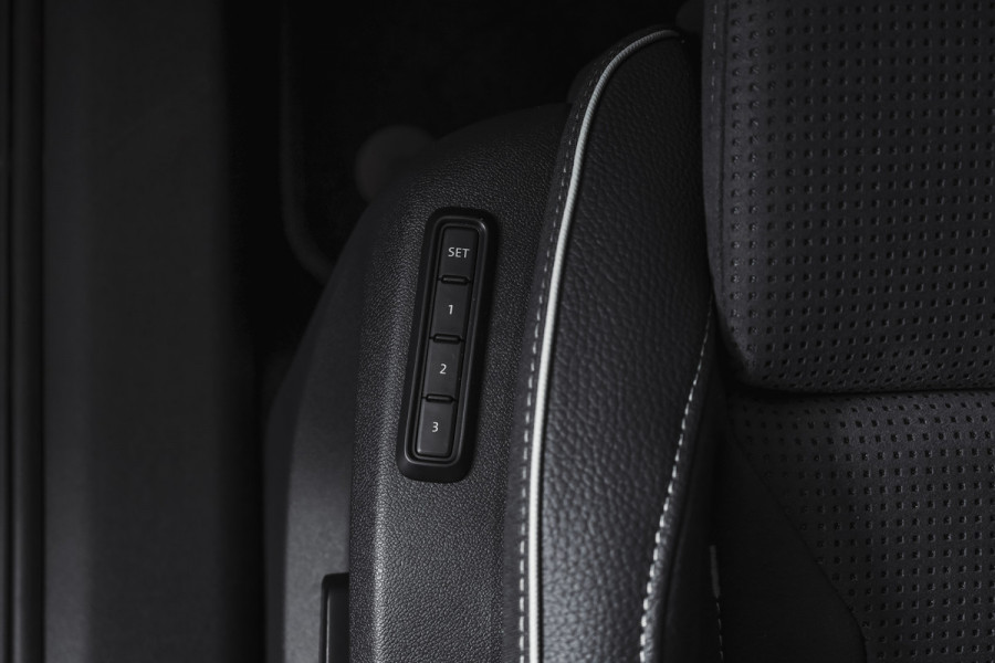 Škoda Kodiaq 1.5 TSI PHEV Sportline Business | S/K-Panodak | DCC+ | Dig. Cockpit | Adapt Cruise | Memory | Winterpakket | Camera | NAV + App. Connect | ECC | DAB | Elek. Trekhaak | Elek. Klep | LM 20" | 0767