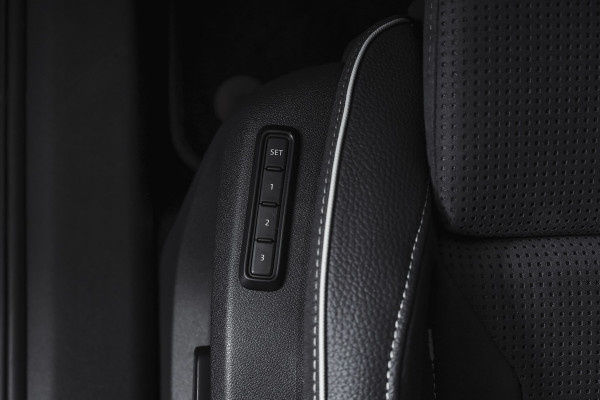 Škoda Kodiaq 1.5 TSI PHEV Sportline Business | S/K-Panodak | DCC+ | Dig. Cockpit | Adapt Cruise | Memory | Winterpakket | Camera | NAV + App. Connect | ECC | DAB | Elek. Trekhaak | Elek. Klep | LM 20" | 0767