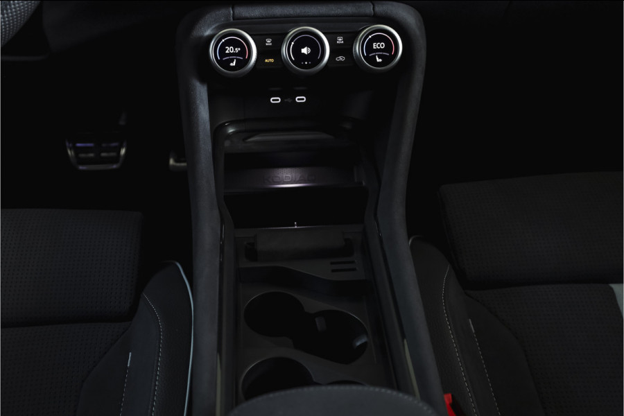 Škoda Kodiaq 1.5 TSI PHEV Sportline Business | S/K-Panodak | DCC+ | Dig. Cockpit | Adapt Cruise | Memory | Winterpakket | Camera | NAV + App. Connect | ECC | DAB | Elek. Trekhaak | Elek. Klep | LM 20" | 0767