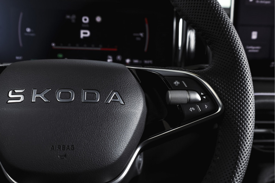 Škoda Kodiaq 1.5 TSI PHEV Sportline Business | S/K-Panodak | DCC+ | Dig. Cockpit | Adapt Cruise | Memory | Winterpakket | Camera | NAV + App. Connect | ECC | DAB | Elek. Trekhaak | Elek. Klep | LM 20" | 0767