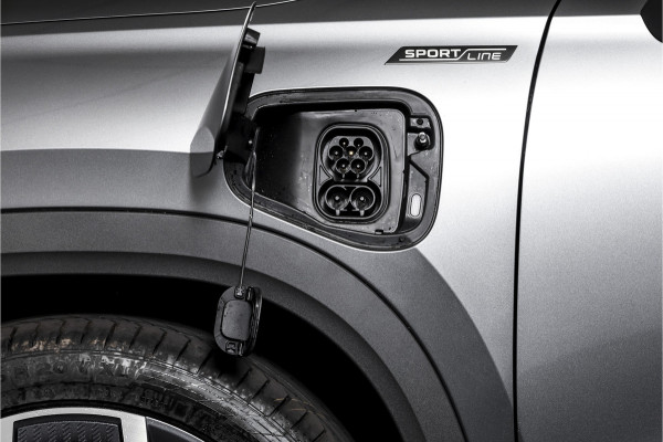 Škoda Kodiaq 1.5 TSI PHEV Sportline Business | S/K-Panodak | DCC+ | Dig. Cockpit | Adapt Cruise | Memory | Winterpakket | Camera | NAV + App. Connect | ECC | DAB | Elek. Trekhaak | Elek. Klep | LM 20" | 0767