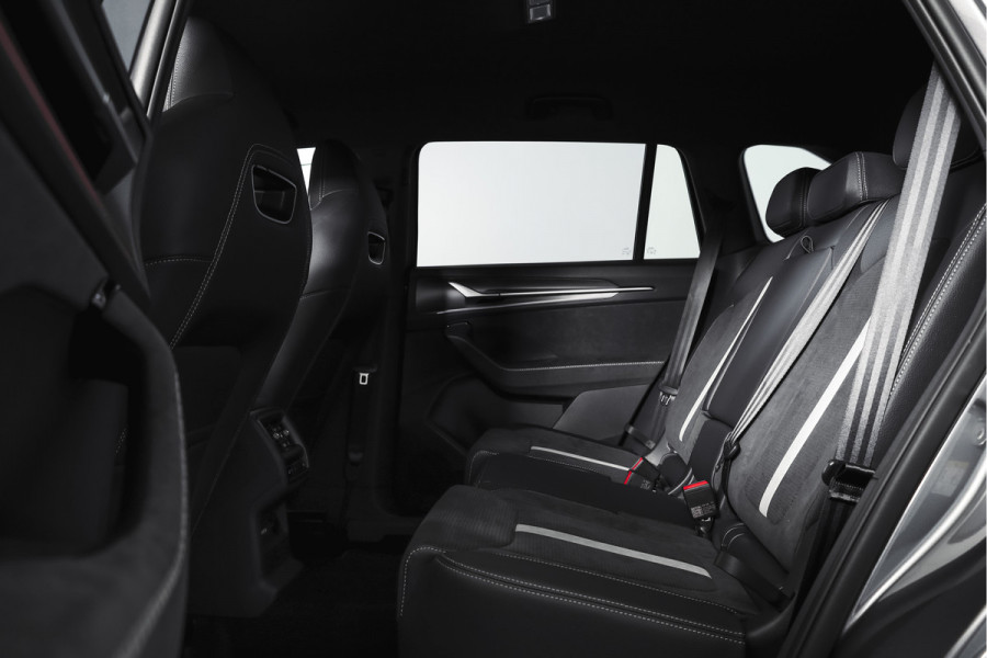 Škoda Kodiaq 1.5 TSI PHEV Sportline Business | S/K-Panodak | DCC+ | Dig. Cockpit | Adapt Cruise | Memory | Winterpakket | Camera | NAV + App. Connect | ECC | DAB | Elek. Trekhaak | Elek. Klep | LM 20" | 0767