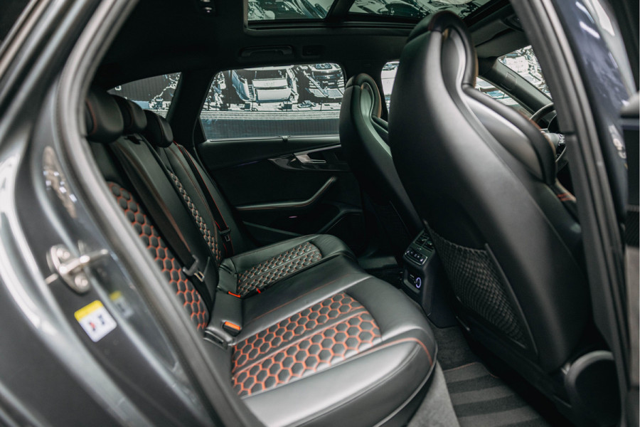 Audi RS4 2.9 TFSI RS 4 quattro | Full Carbon Pack | Alcantara | B&O | Sport util. | Dynamic plus.