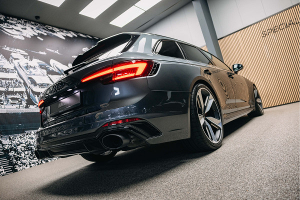Audi RS4 2.9 TFSI RS 4 quattro | Full Carbon Pack | Alcantara | B&O | Sport util. | Dynamic plus.
