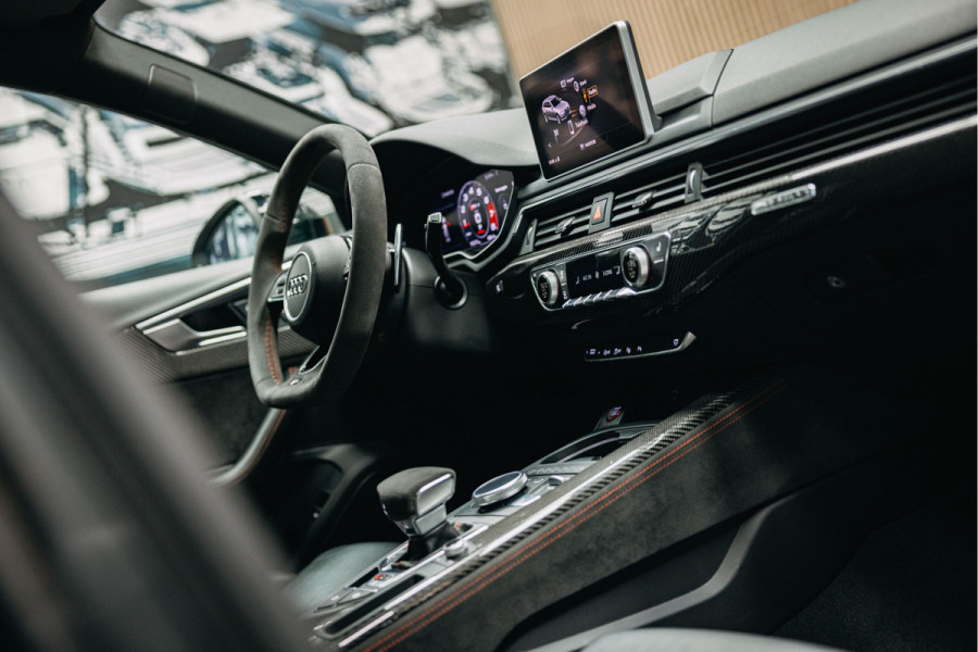 Audi RS4 2.9 TFSI RS 4 quattro | Full Carbon Pack | Alcantara | B&O | Sport util. | Dynamic plus.
