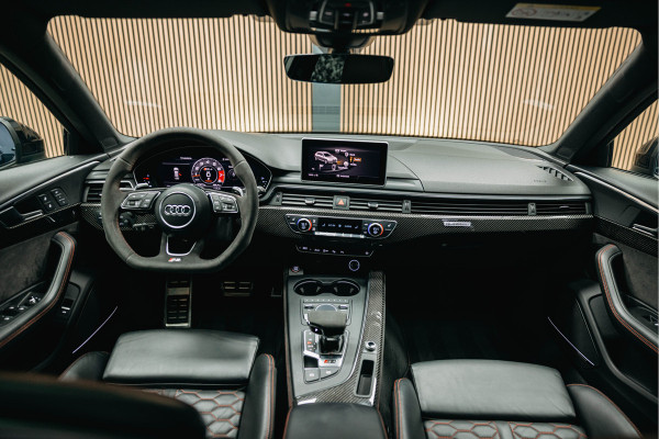 Audi RS4 2.9 TFSI RS 4 quattro | Full Carbon Pack | Alcantara | B&O | Sport util. | Dynamic plus.