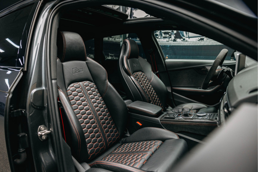 Audi RS4 2.9 TFSI RS 4 quattro | Full Carbon Pack | Alcantara | B&O | Sport util. | Dynamic plus.