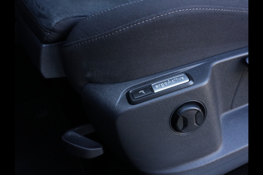 Volkswagen Tiguan 1.5 TSI ACT Comfortline Business | Navigatie | Adaptive Cruise | Stoelverwarming