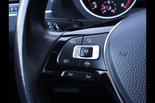 Volkswagen Tiguan 1.5 TSI ACT Comfortline Business | Navigatie | Adaptive Cruise | Stoelverwarming