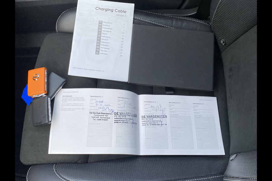 Volvo XC40 Recharge P8 AWD R-Design SOH 92% 1e eigenaar | Origineel NL auto | Pano | Harman Kardon | 360° Camera | Elec. trekhaak | Rijklaar met 12 mnd BOVAG | BTW verrekenbaar