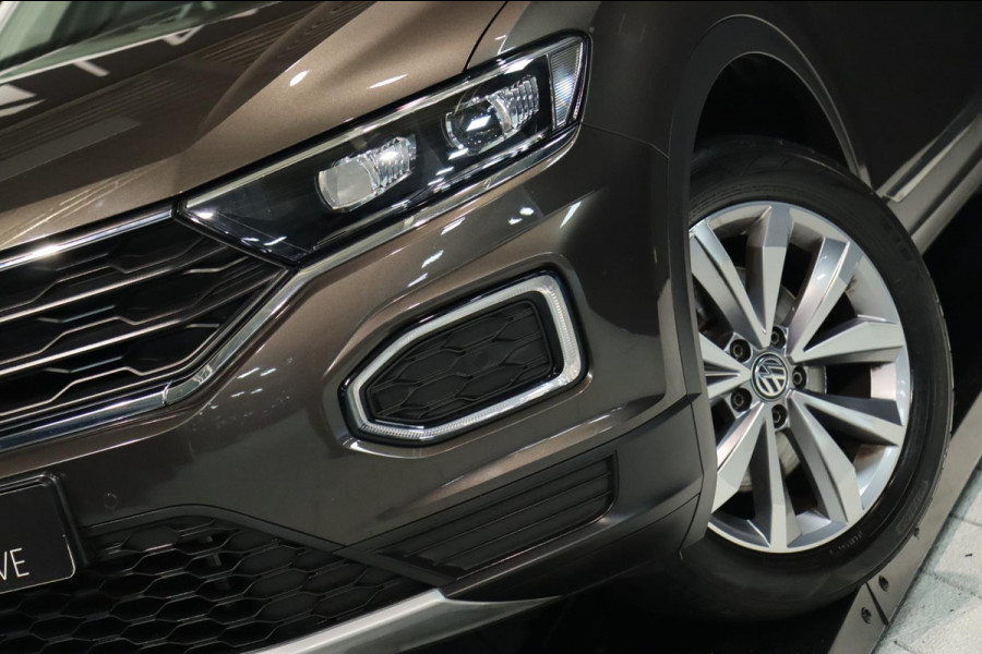 Volkswagen T-Roc 1.5 TSI / PANODAK / ACC / CAMERA / CARPLAY / STUUR+STOELVERW