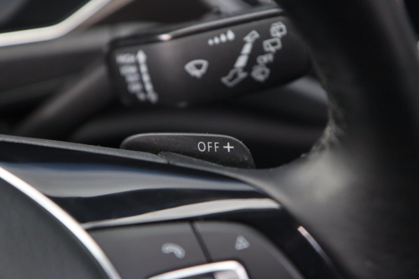 Volkswagen T-Roc 1.5 TSI / PANODAK / ACC / CAMERA / CARPLAY / STUUR+STOELVERW