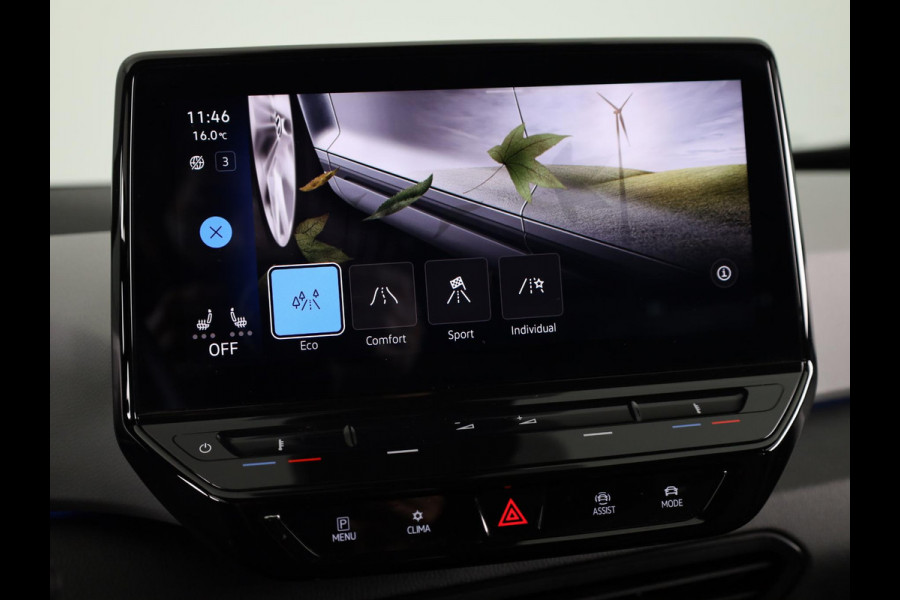 Volkswagen ID.3 First Plus 58 kWh 204 pk | Navigatie | Trekhaak (afneembaar) | Parkeersensoren | Achteruitrijcamera | Stoelverwarming | Matrix LED koplampen |