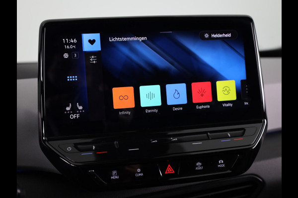 Volkswagen ID.3 First Plus 58 kWh 204 pk | Navigatie | Trekhaak (afneembaar) | Parkeersensoren | Achteruitrijcamera | Stoelverwarming | Matrix LED koplampen |