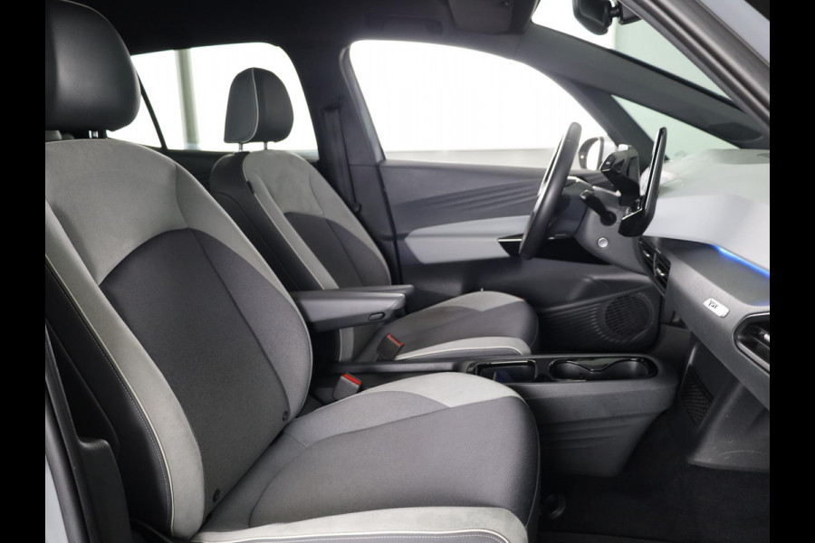 Volkswagen ID.3 First Plus 58 kWh 204 pk | Navigatie | Trekhaak (afneembaar) | Parkeersensoren | Achteruitrijcamera | Stoelverwarming | Matrix LED koplampen |