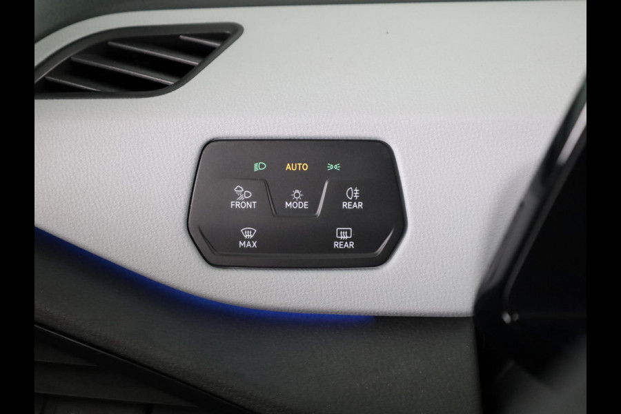 Volkswagen ID.3 First Plus 58 kWh 204 pk | Navigatie | Trekhaak (afneembaar) | Parkeersensoren | Achteruitrijcamera | Stoelverwarming | Matrix LED koplampen |