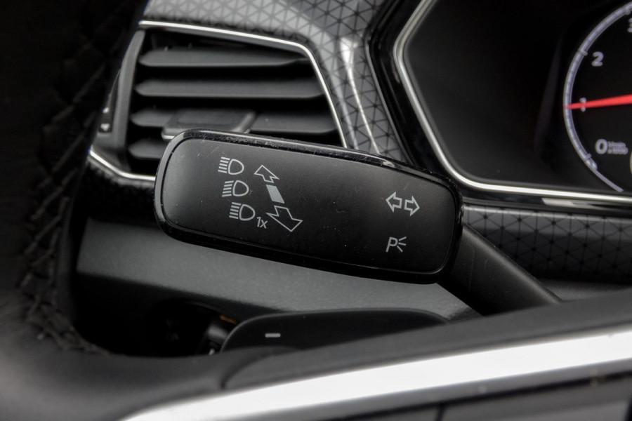 Volkswagen T-Cross 1.0 TSI Style | ADAPTIEVE CRUISE CONTROL | STOELVERWARMING | ACHTERUITRIJCAMERA | LED