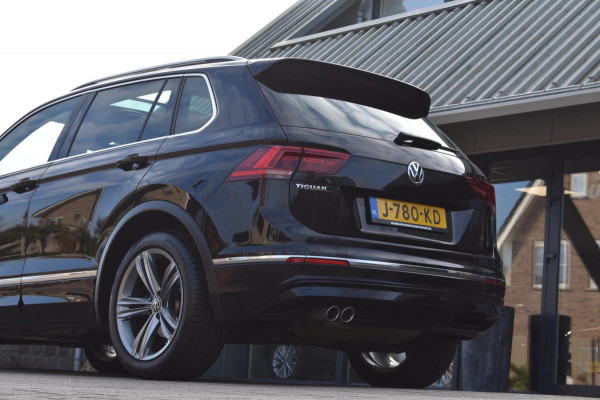 Volkswagen Tiguan 1.5 TSI ACT R-Line | LEDER | PANO | CAMERA | VIRTUAL COCKPIT | NAP | STOELVERWARMING