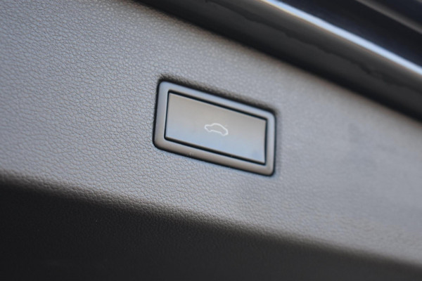 Volkswagen Tiguan 1.5 TSI ACT R-Line | LEDER | PANO | CAMERA | VIRTUAL COCKPIT | NAP | STOELVERWARMING