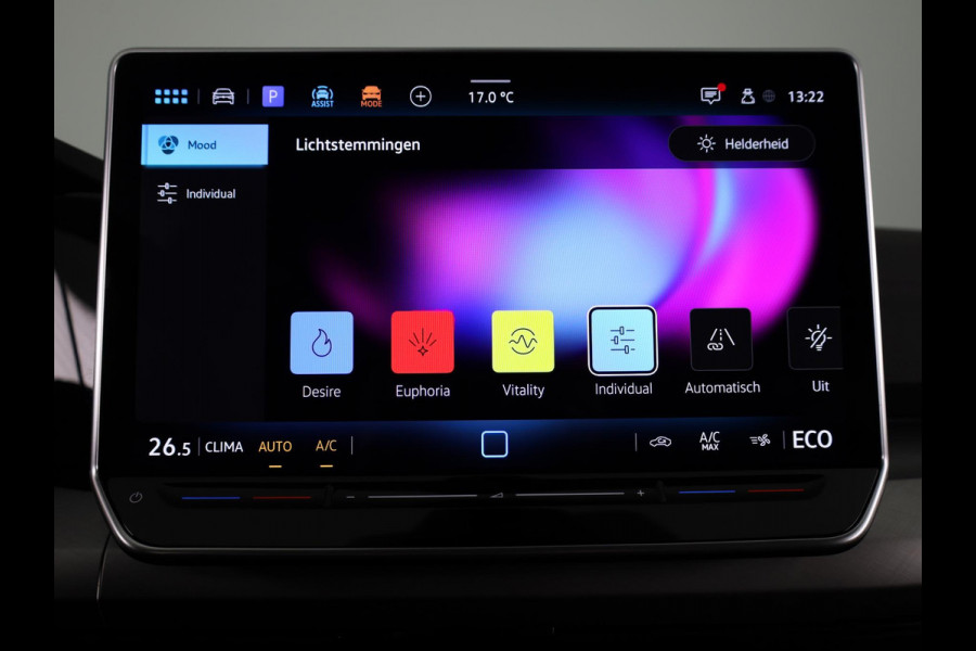 Volkswagen Golf 1.5 eHybrid Life Edition 204 pk Automaat (DSG) | Verlengde garantie | Navigatie via App | Parkeersensoren (Park assist) | Achteruitrijcamera | Adaptieve cruise control |