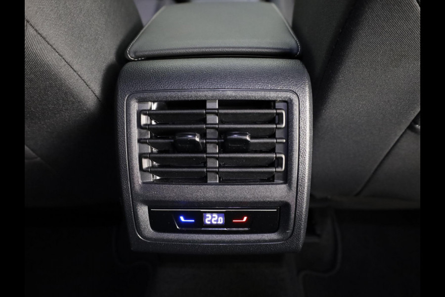 Volkswagen Golf 1.5 eHybrid Life Edition 204 pk Automaat (DSG) | Verlengde garantie | Navigatie via App | Parkeersensoren (Park assist) | Achteruitrijcamera | Adaptieve cruise control |